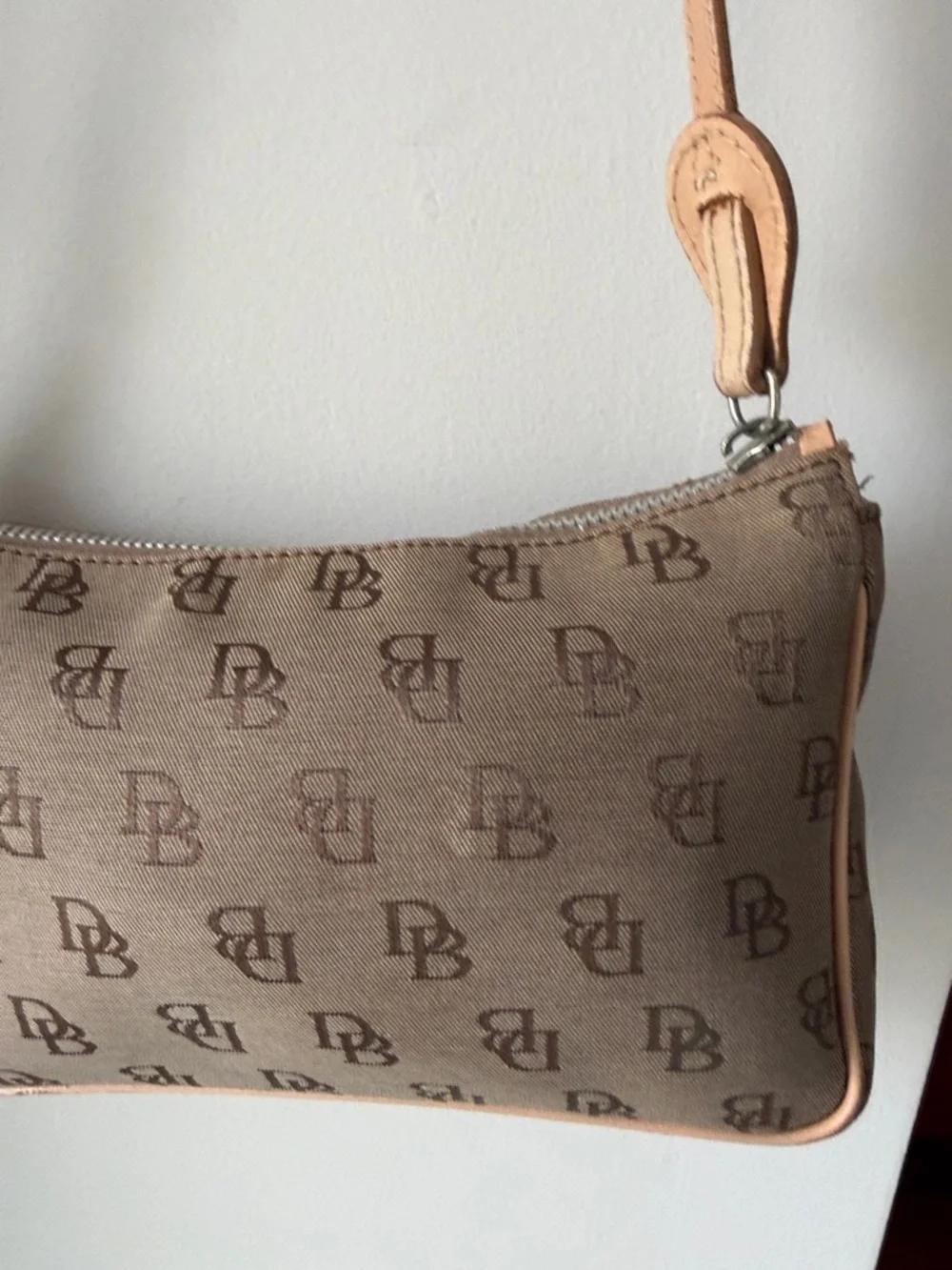 Vintage Made in ITALY Dooney & Bourke Beige Monogram Shoulder Bag - Picture 7 of 11